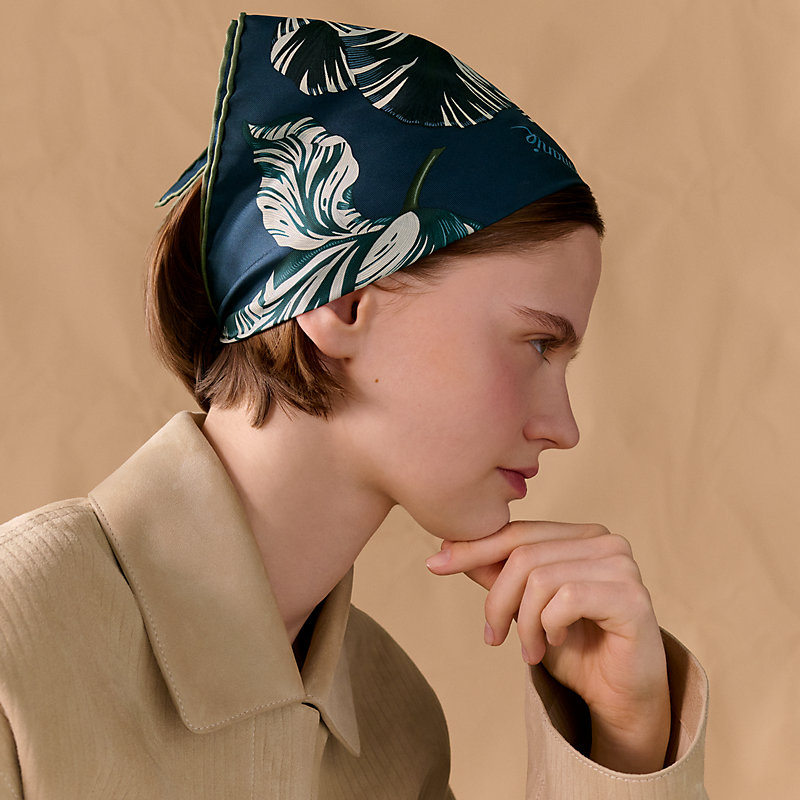 【華やかに咲くチューリップ】HERMES Gavroche45 Tulipomanie Tulipomanie scarf 90 | Hermès Singapore